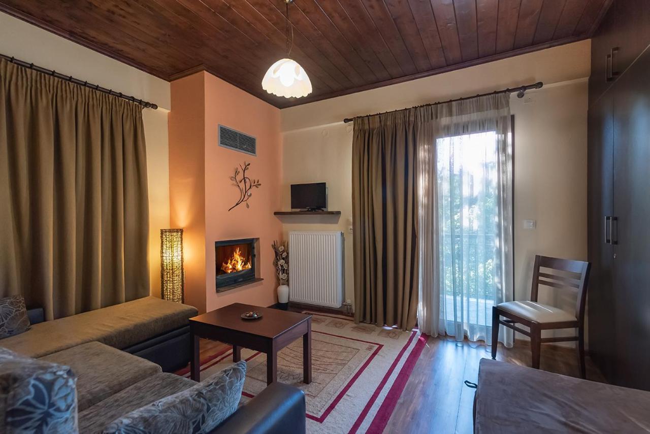 Hotel Dryades Eláti Екстериор снимка