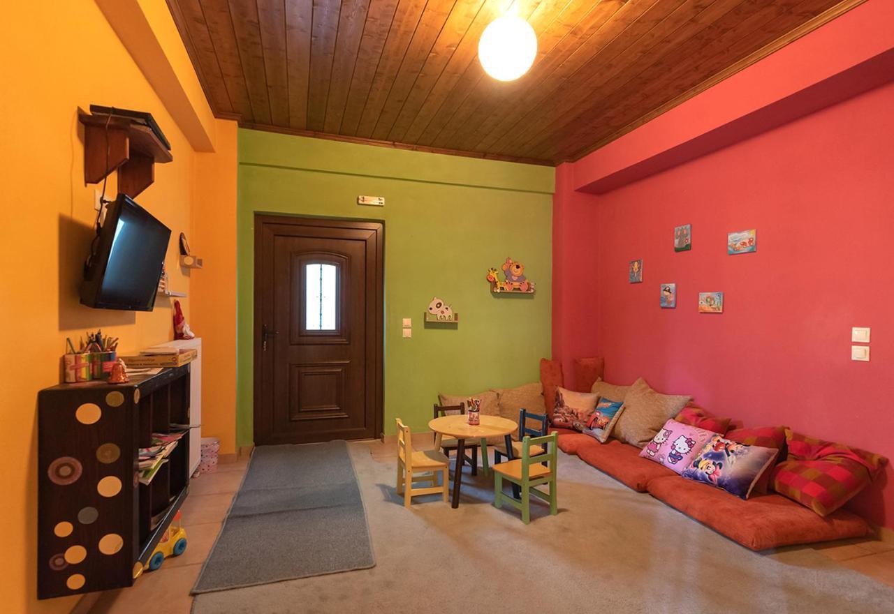 Hotel Dryades Eláti Екстериор снимка