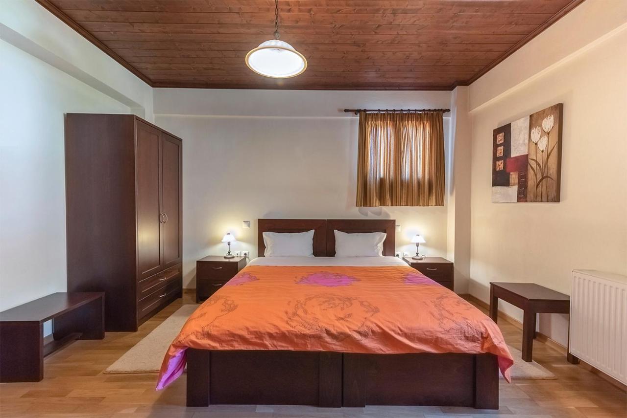 Hotel Dryades Eláti Екстериор снимка