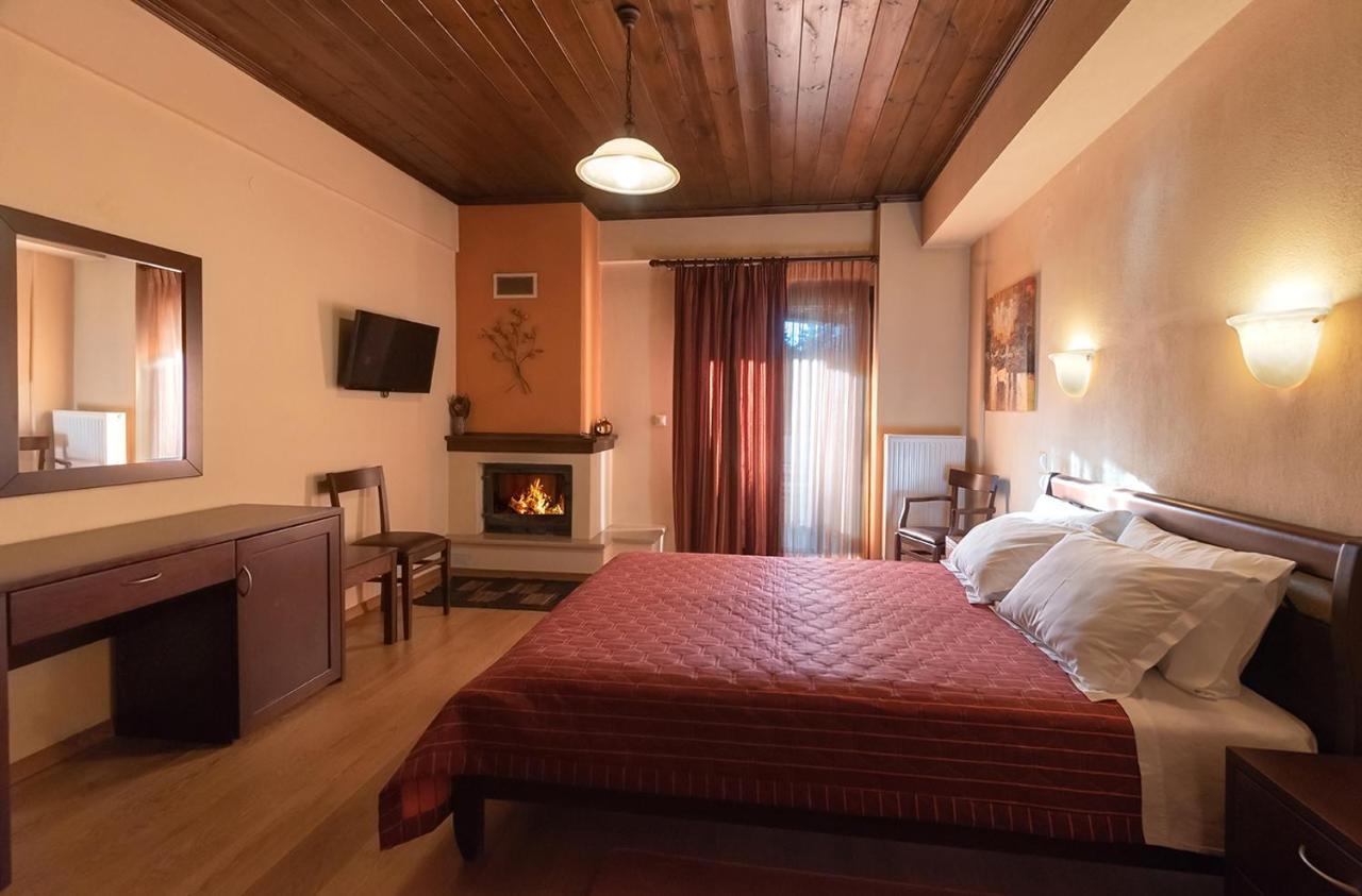 Hotel Dryades Eláti Екстериор снимка