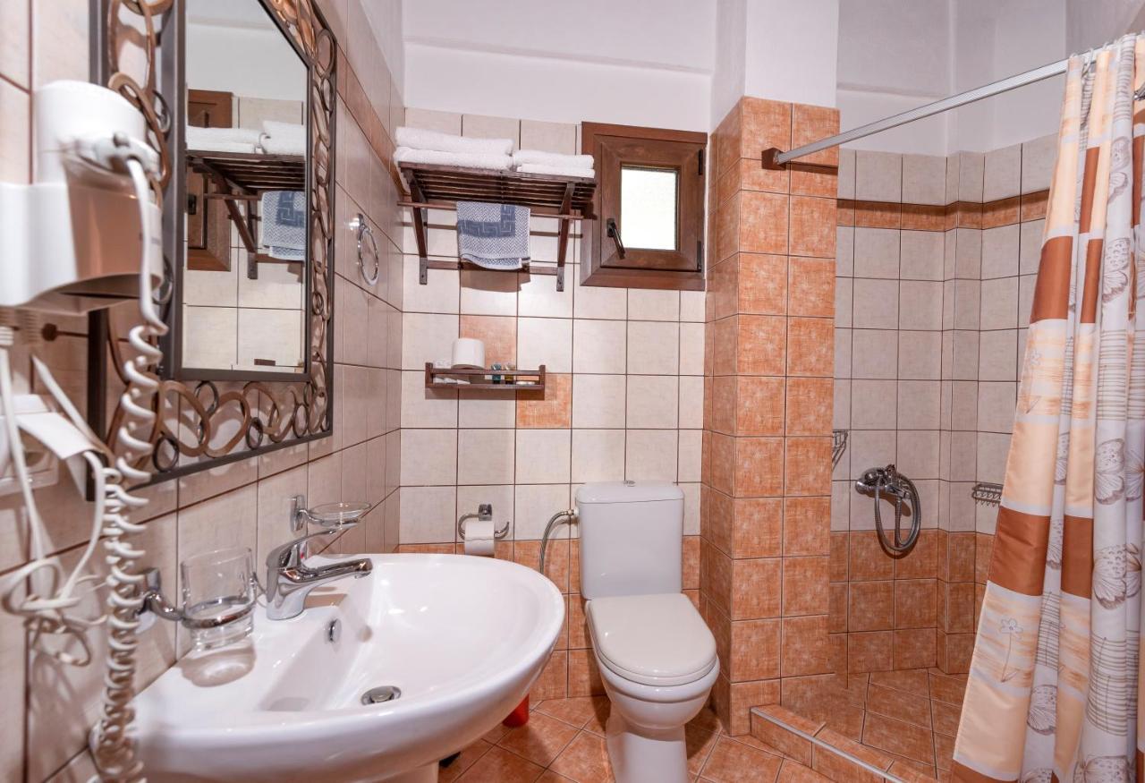 Hotel Dryades Eláti Екстериор снимка