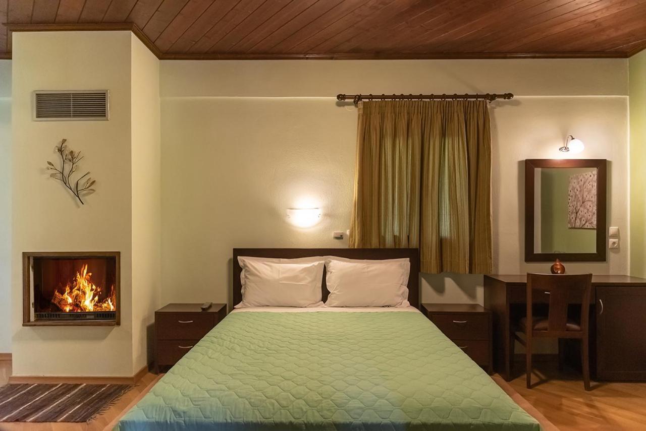 Hotel Dryades Eláti Екстериор снимка