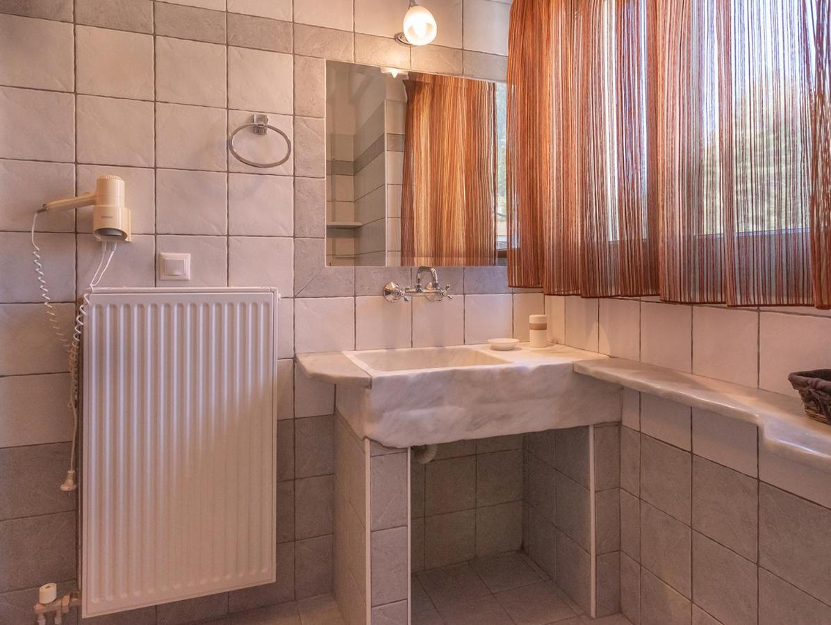 Hotel Dryades Eláti Екстериор снимка