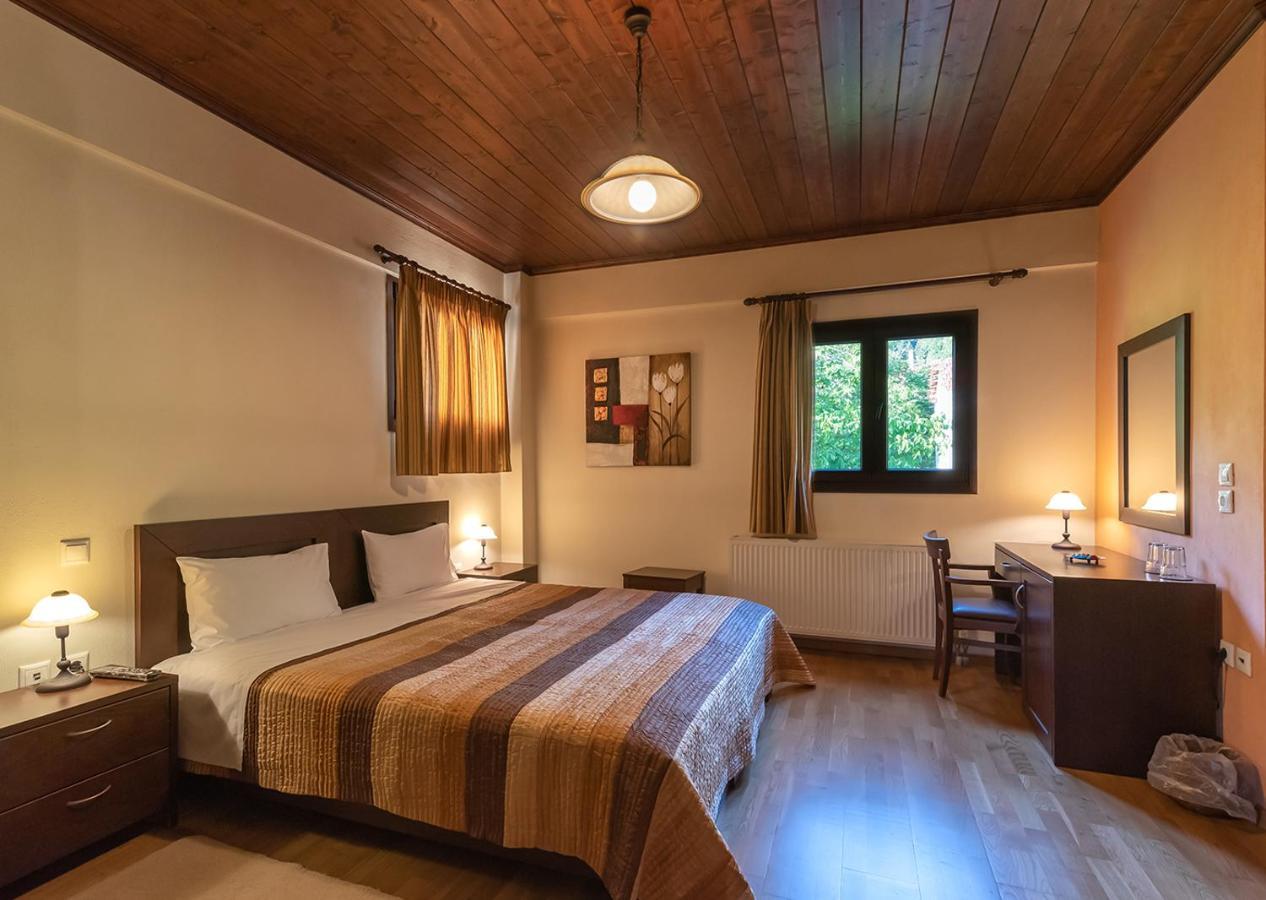 Hotel Dryades Eláti Екстериор снимка