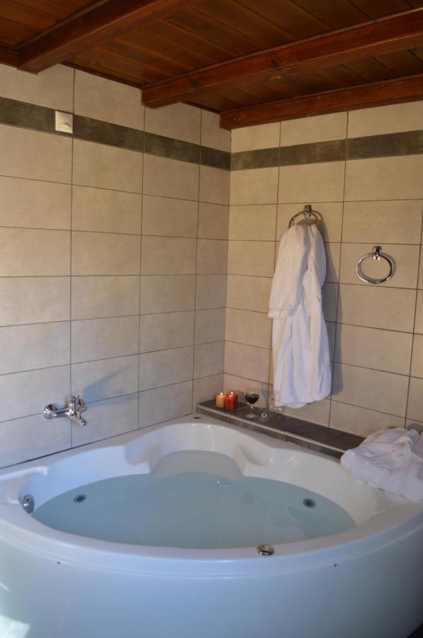 Hotel Dryades Eláti Екстериор снимка