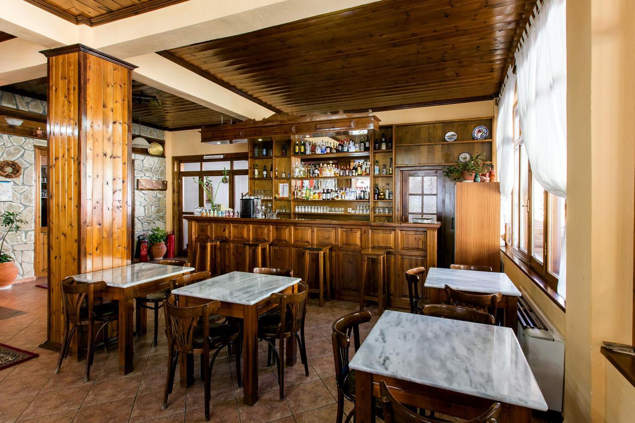 Hotel Dryades Eláti Екстериор снимка