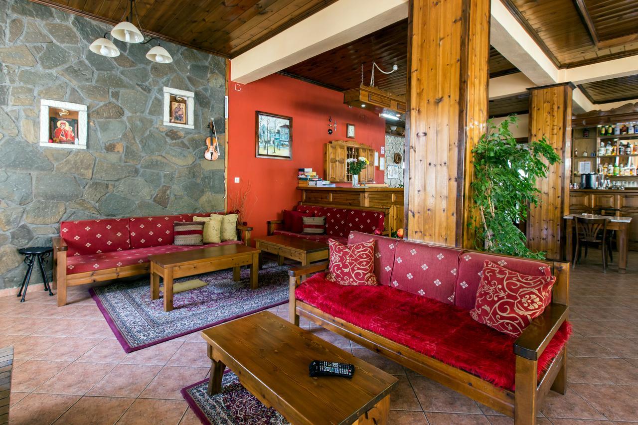 Hotel Dryades Eláti Екстериор снимка