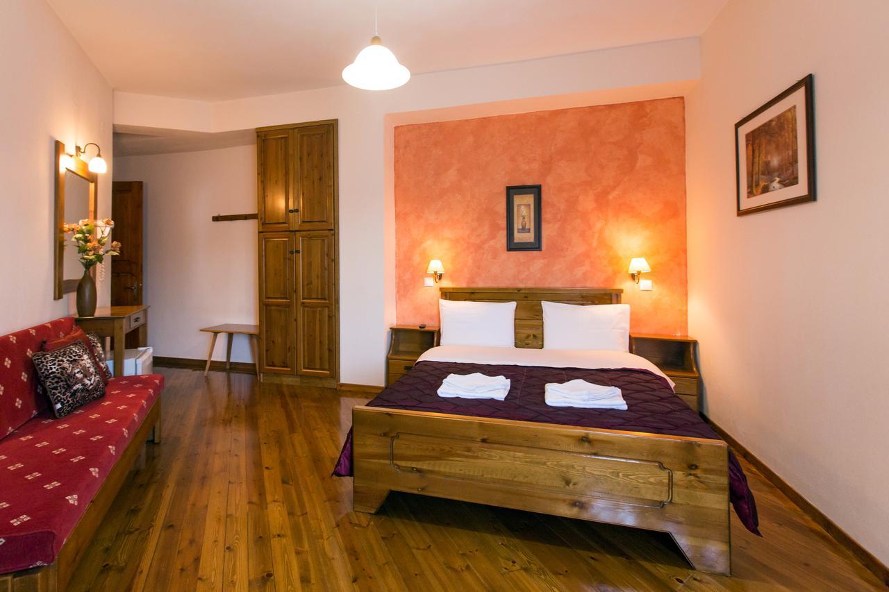 Hotel Dryades Eláti Екстериор снимка